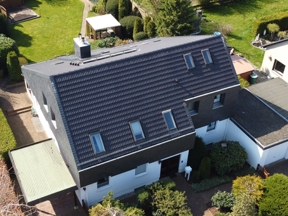 Verkauftes Zweifamilienhaus im Buchenring mit großem Garten und dunklem Satteldach