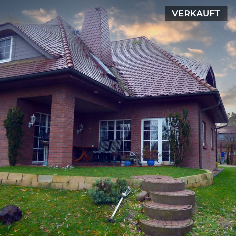 Verkauftes Einfamilienhaus in Schwülper mit Klinkerfassade, überdachter Terrasse und gepflegtem Garten