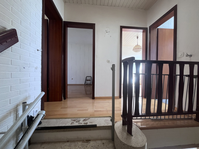 Blick in den Flur des Reihenmittelhaus mit Holzgelände