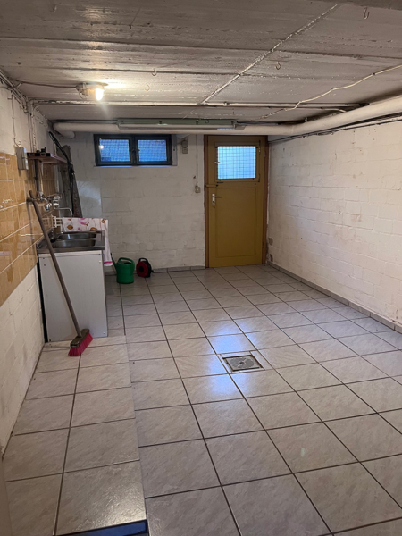 Kellerraum mit Zugang zum Garten