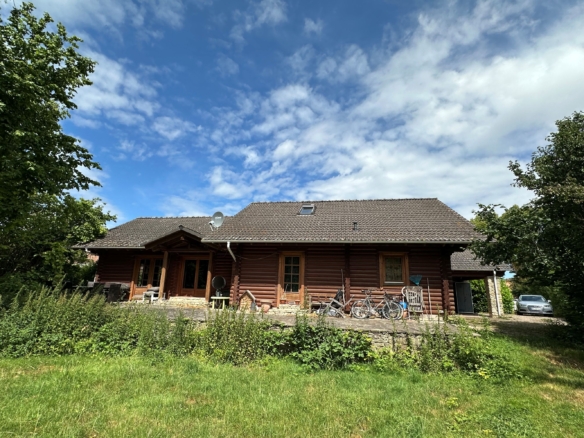 Gartenansicht des Holzhauses