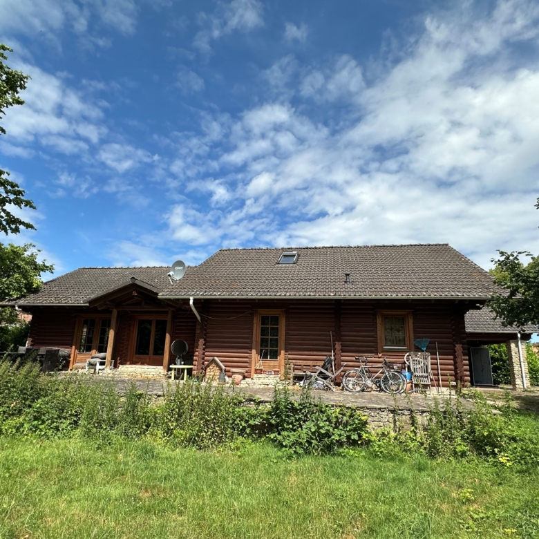 Gartenansicht des Holzhauses