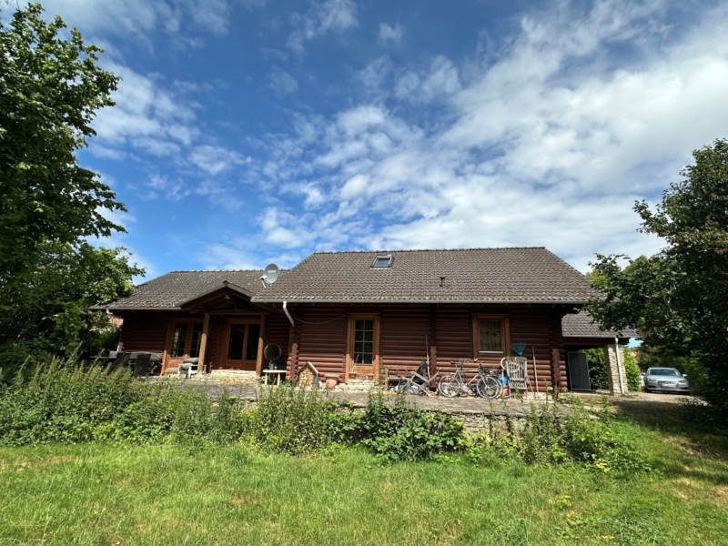 Gartenansicht des Holzhauses