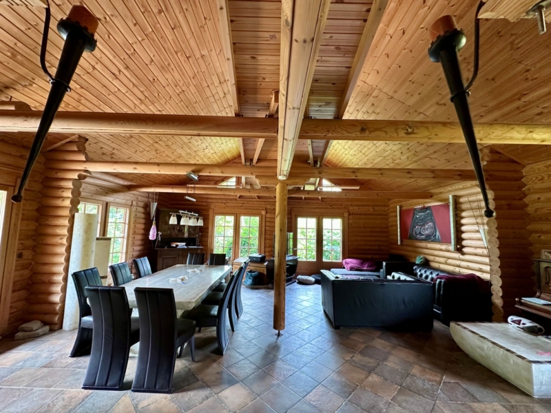 Wohn und Esszimmer im Holzhaus
