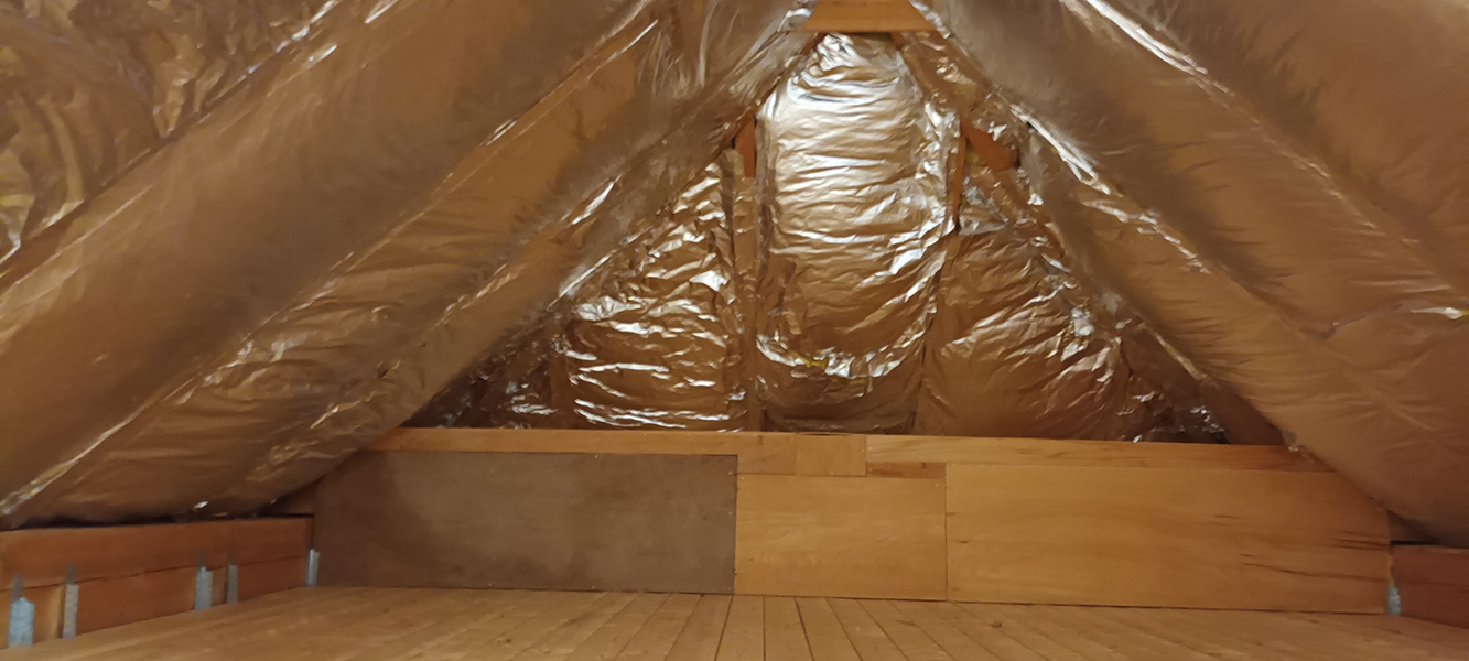 Ausgebauter Spitzboden mit Dämmung und Holzfußboden im Einfamilienhaus in Nordhausen