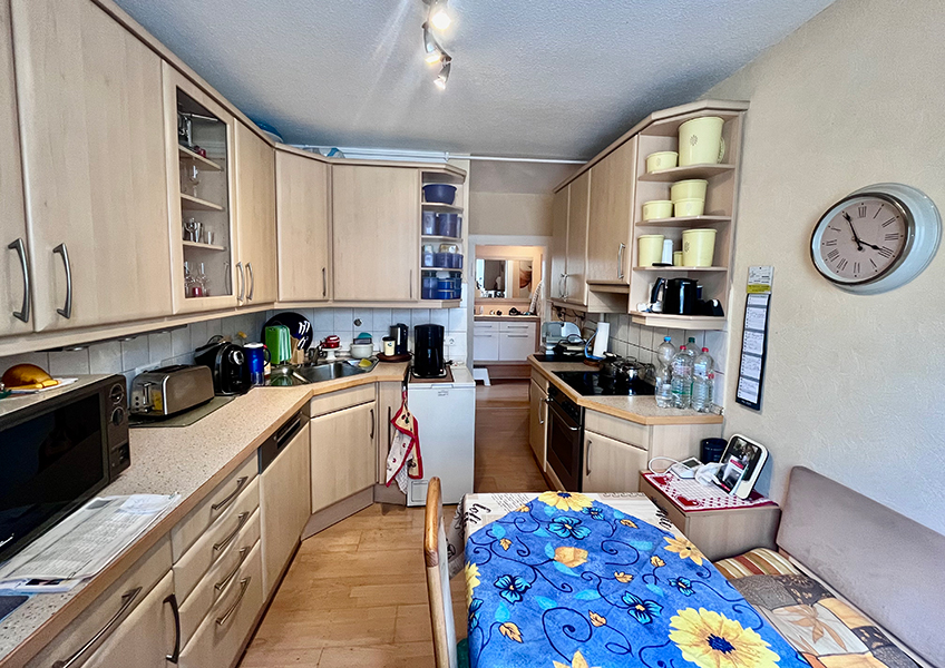 Geräumige Küche mit Einbauküche in Braunschweig