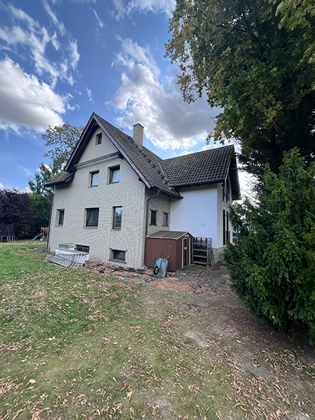 Seitenansicht Zweifamilienhaus mit Baugrundstück Braunschweig
