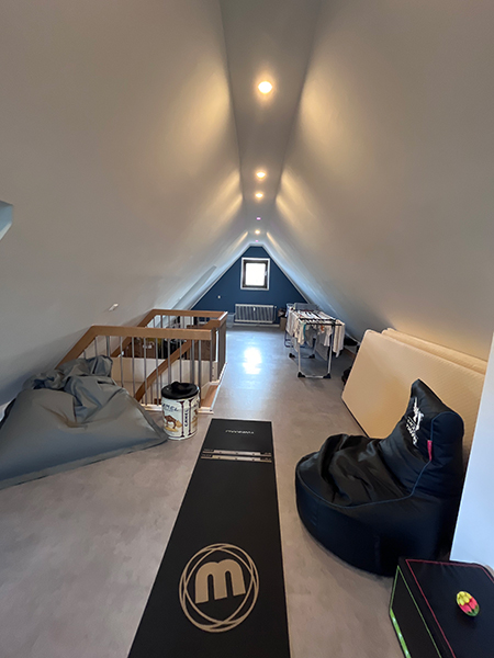 Fitnessbereich im Dachgeschoss des Zweifamilienhauses mit Baugrundstück Braunschweig